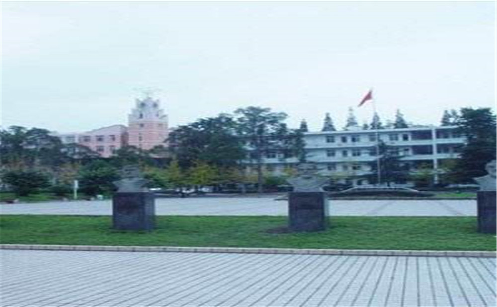 郫縣二中高中宿舍怎么樣？
