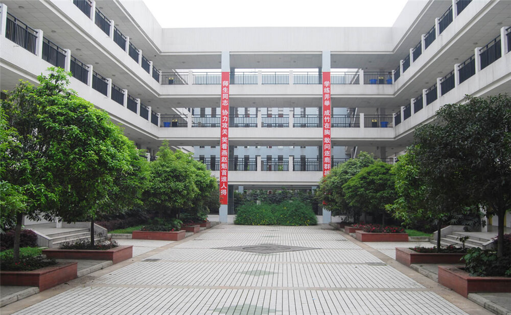 香城中學(xué)的學(xué)費(fèi)是多少錢？