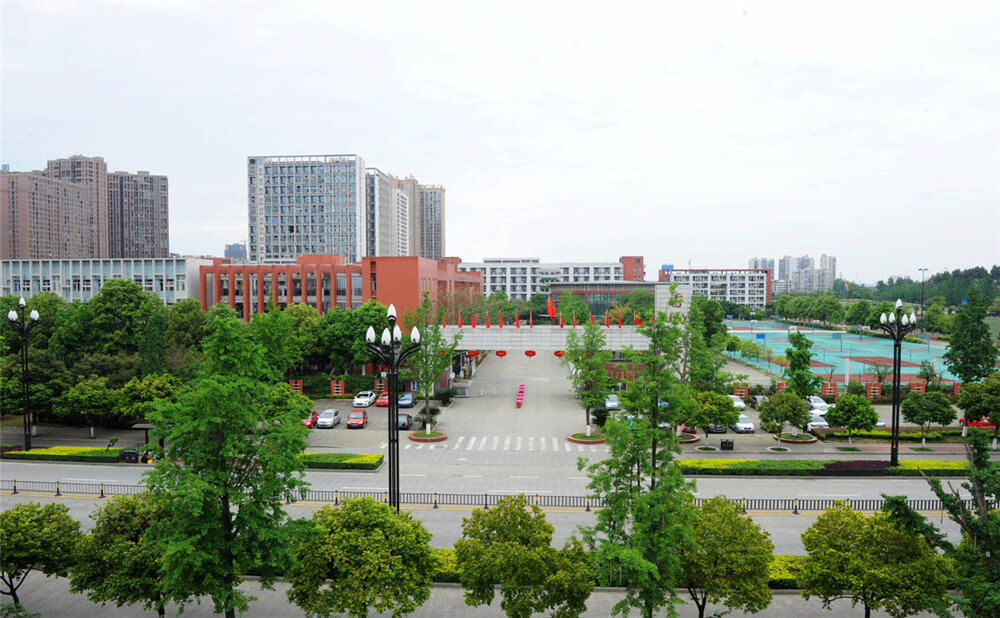 香城中學(xué)的高中住宿怎么樣？