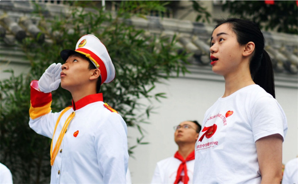 石室聯(lián)合中學(xué)蜀華分校一年的學(xué)費(fèi)是多少？