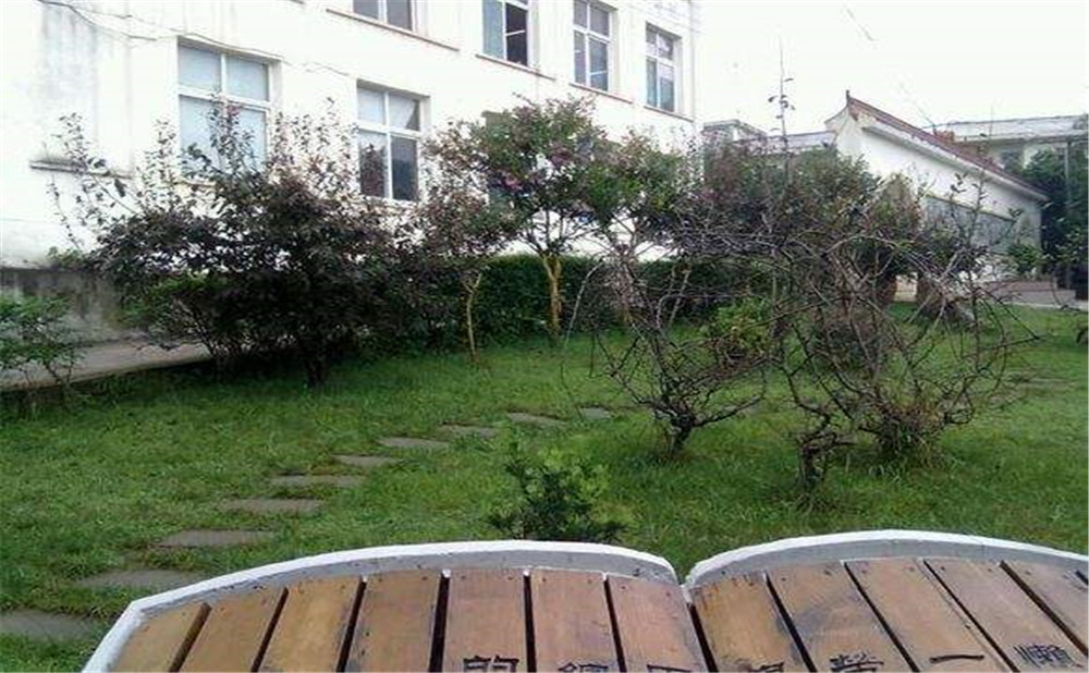 賈家中學(xué)的高中住宿怎么樣？