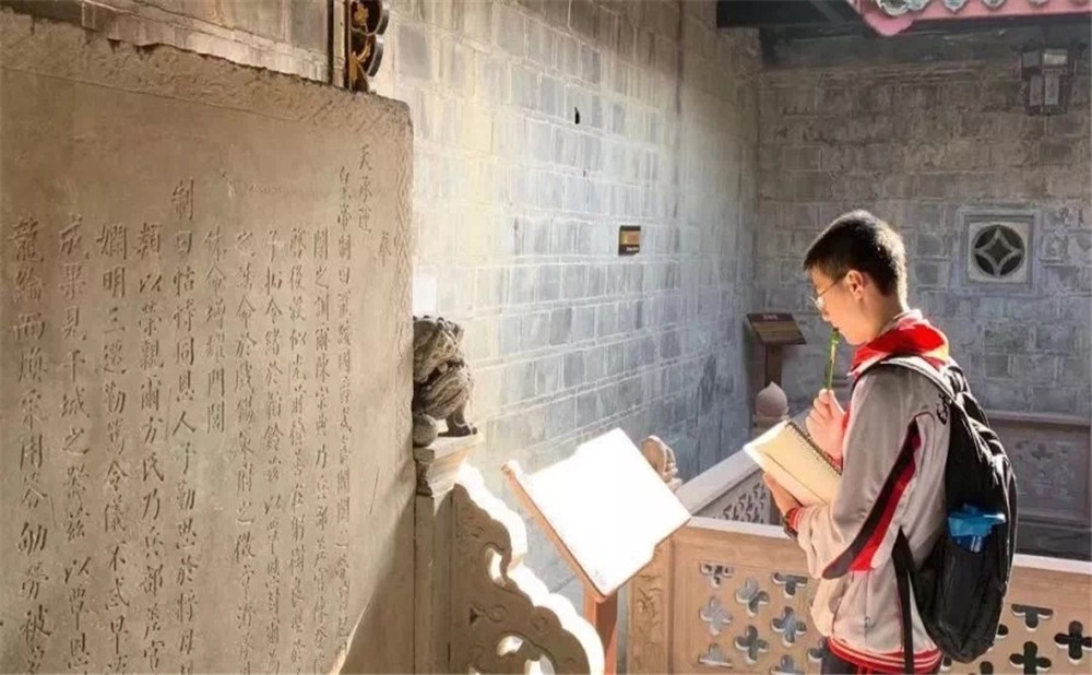 四川師范大學附屬中學本科升學率是多少？