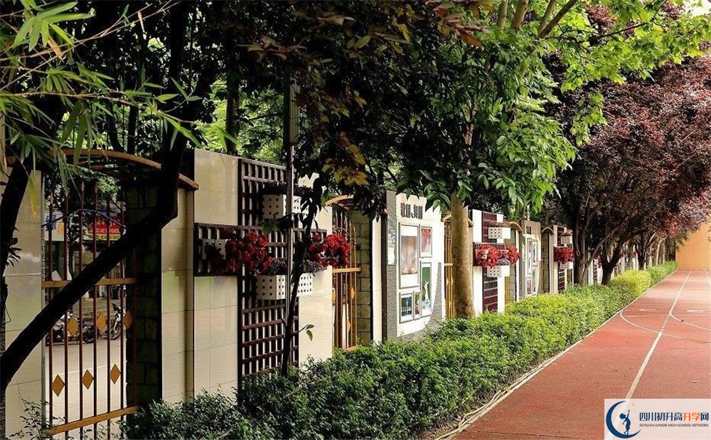 2020年成都大學(xué)附屬中學(xué)初升高的學(xué)費是多少？
