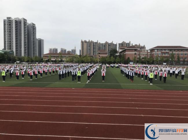 2020崇慶中學(xué)初升高的學(xué)費是多少？