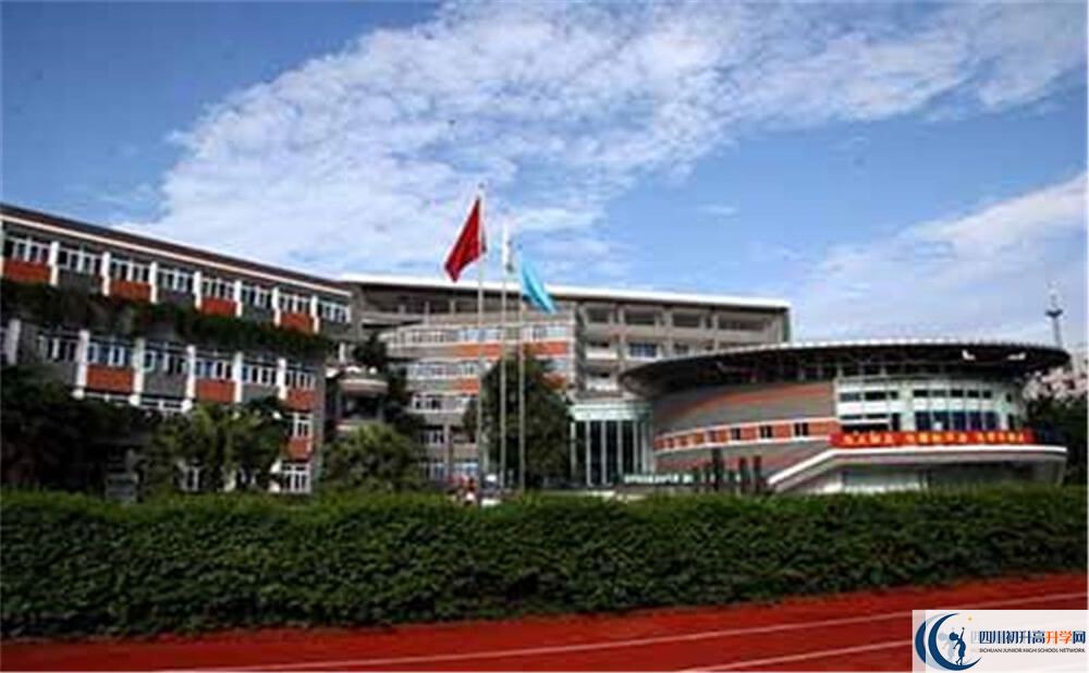 成都七中的學(xué)費(fèi)收費(fèi)標(biāo)準(zhǔn)是多少錢？