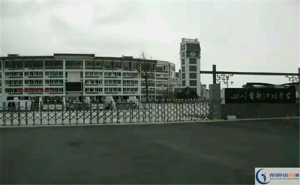 都江堰中學(xué)的2020分?jǐn)?shù)線是多少？