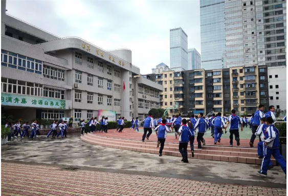 成都市第十七中學的老師好不好？