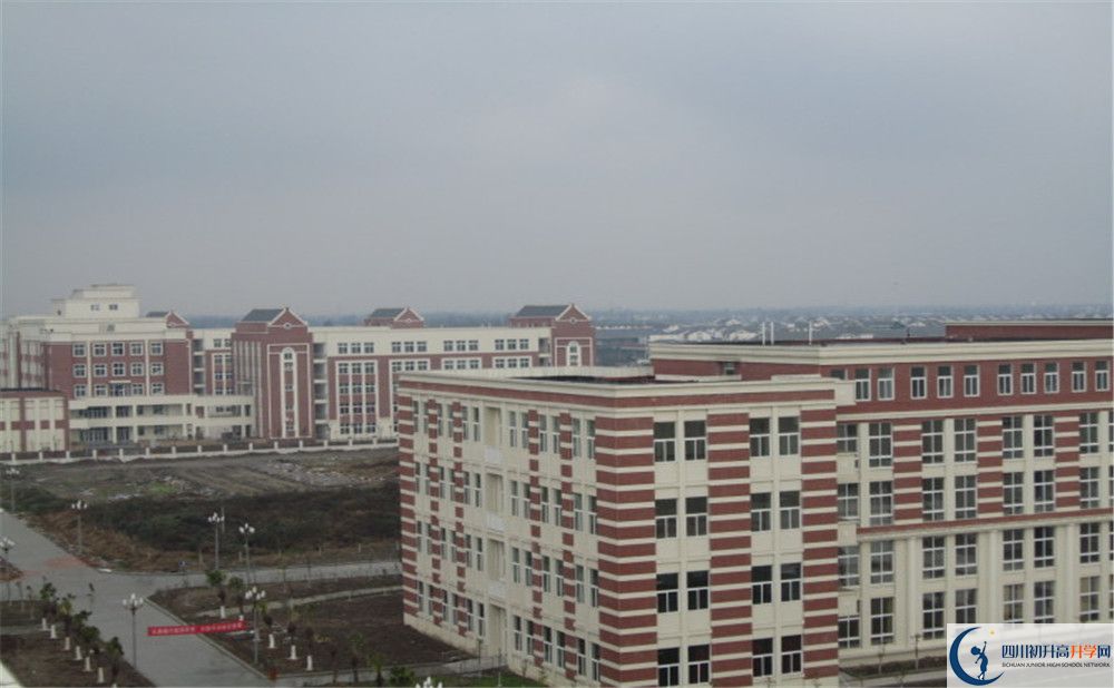四川師范大學(xué)附屬第三實驗中學(xué)初升高的分?jǐn)?shù)線是多少？