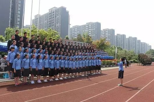 成都三十七中一年的學費是多少？