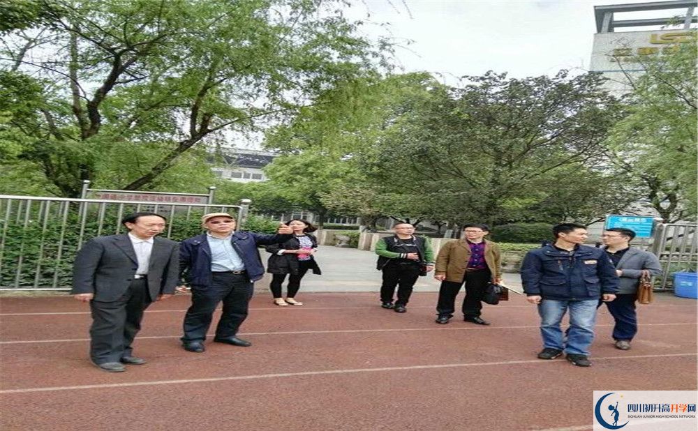 成都嘉祥外國語學(xué)校一年的學(xué)費是多少？