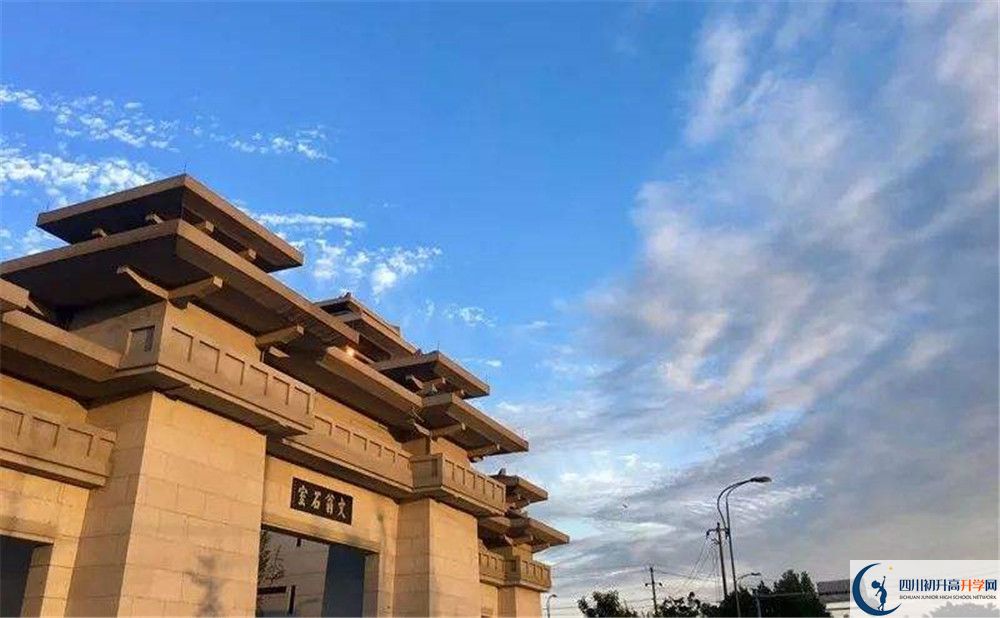 成都石室中學(xué)北湖校區(qū)的一年學(xué)費(fèi)是多少？