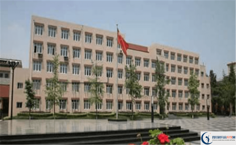 成都西藏中學一年的學費是多少錢？