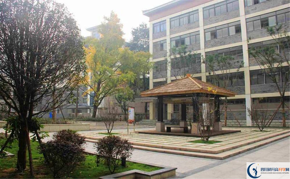 成都市西北中學(xué)的老師好不好？