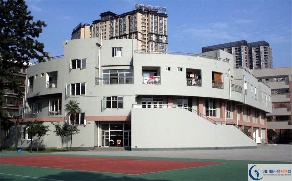 成都市鹽道街中學(xué)的高中住宿好不好？