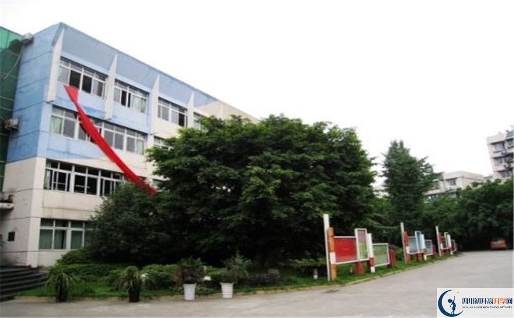四川師范大學(xué)實(shí)驗(yàn)外國(guó)語(yǔ)學(xué)校的高中住宿好不好？