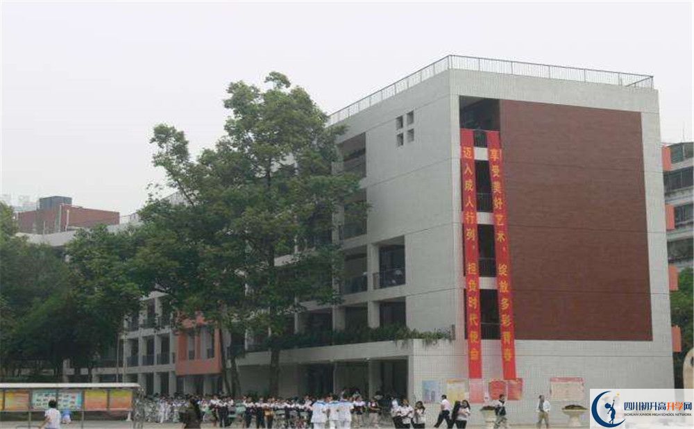 上成都市石室聯(lián)中蜀華分校的分數(shù)線是多少？