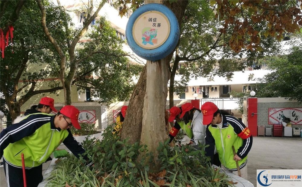 養(yǎng)馬中學(xué)一學(xué)期的學(xué)費(fèi)是多少？