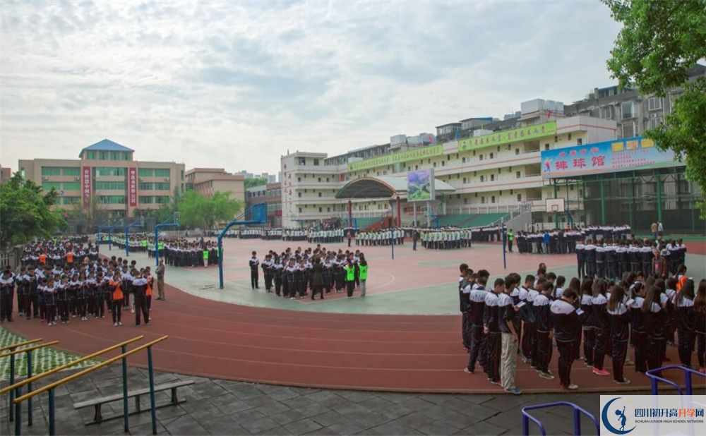升庵中學(xué)一學(xué)期的學(xué)費(fèi)是多少？
