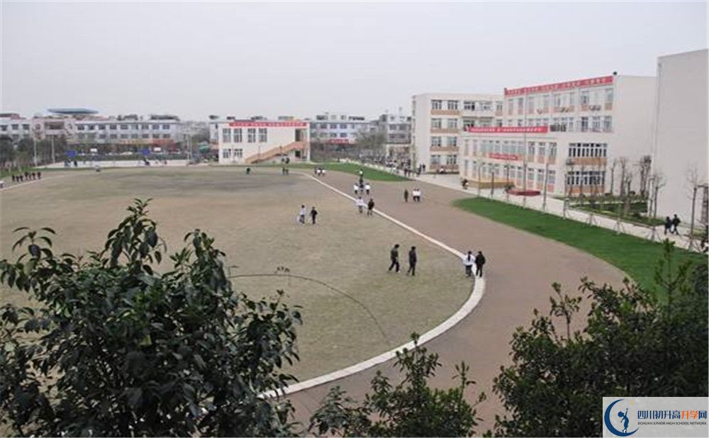 蜀城中學(xué)的高中住宿好不好？
