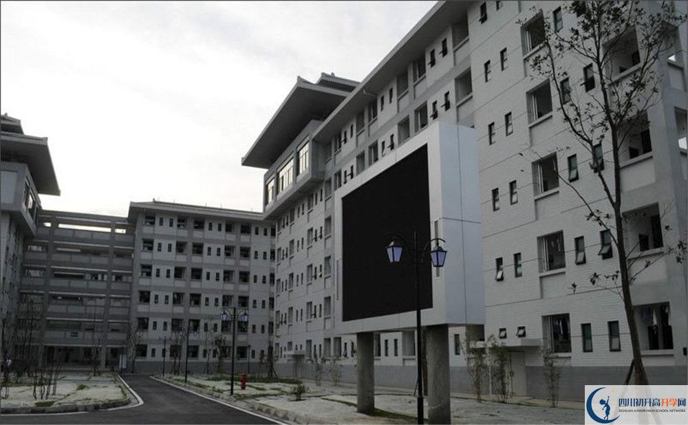 考成都石室中學北湖校區(qū)的分數(shù)線是多少？