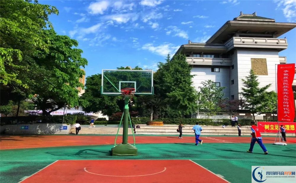 考成都石室中學(xué)的分?jǐn)?shù)線是多少？