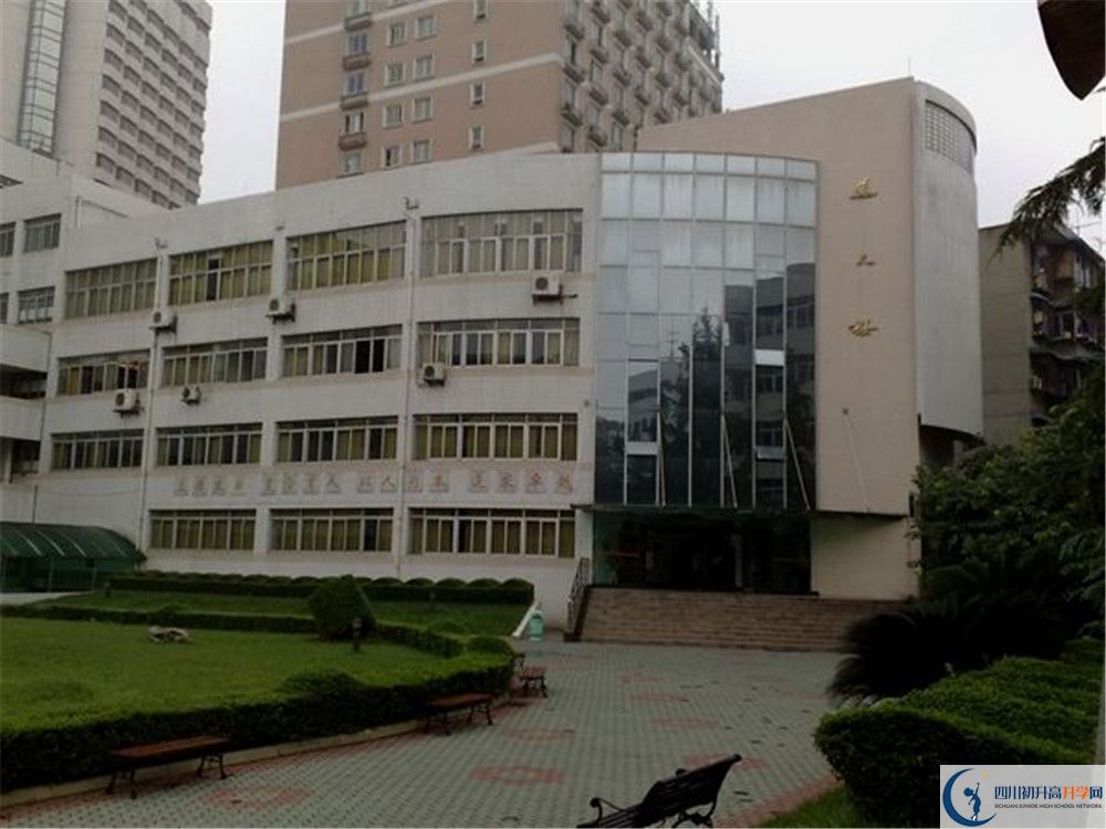 成都市鹽道街中學(xué)的分?jǐn)?shù)線大概是多少？