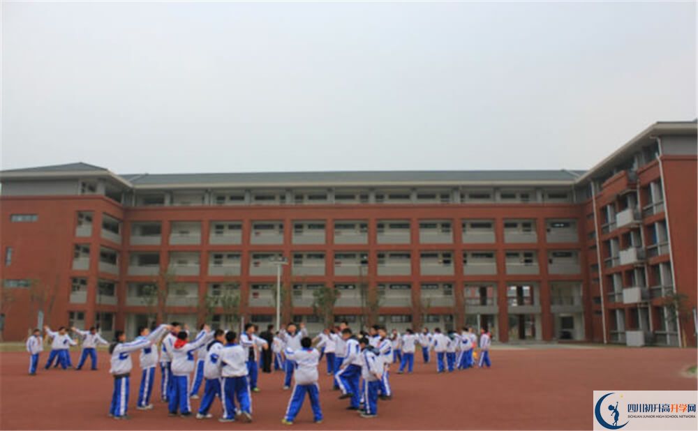 成都七中萬達學(xué)校的分數(shù)線大概是多少分？