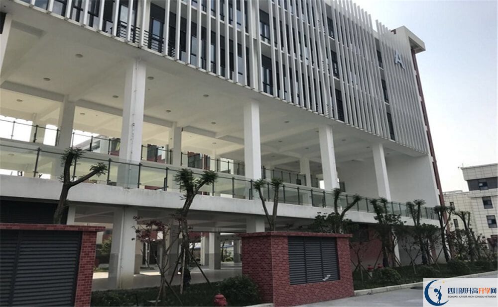 近幾年北京第二外國語學院成都附屬中學高中錄取的分數線