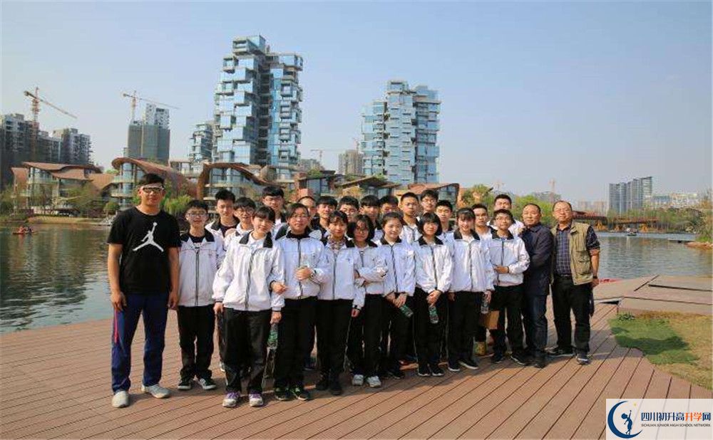 近幾年鹽道街外國語學校高中錄取的分數(shù)線是多少？