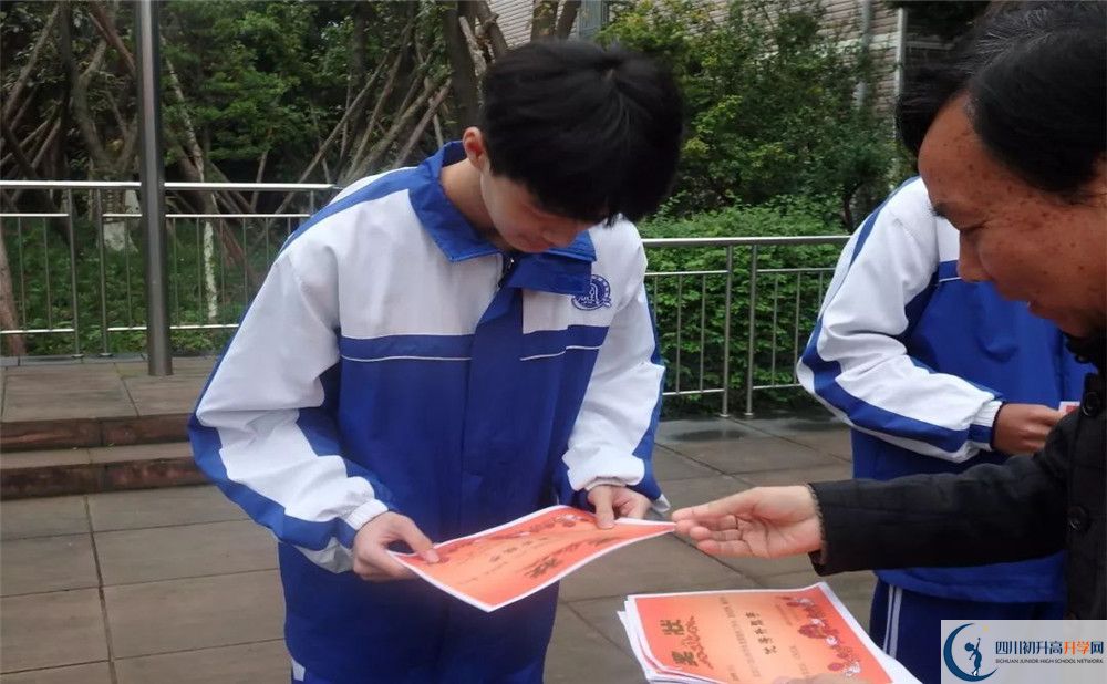 成都石室佳興外國(guó)語(yǔ)學(xué)校2020年錄取條件是什么？