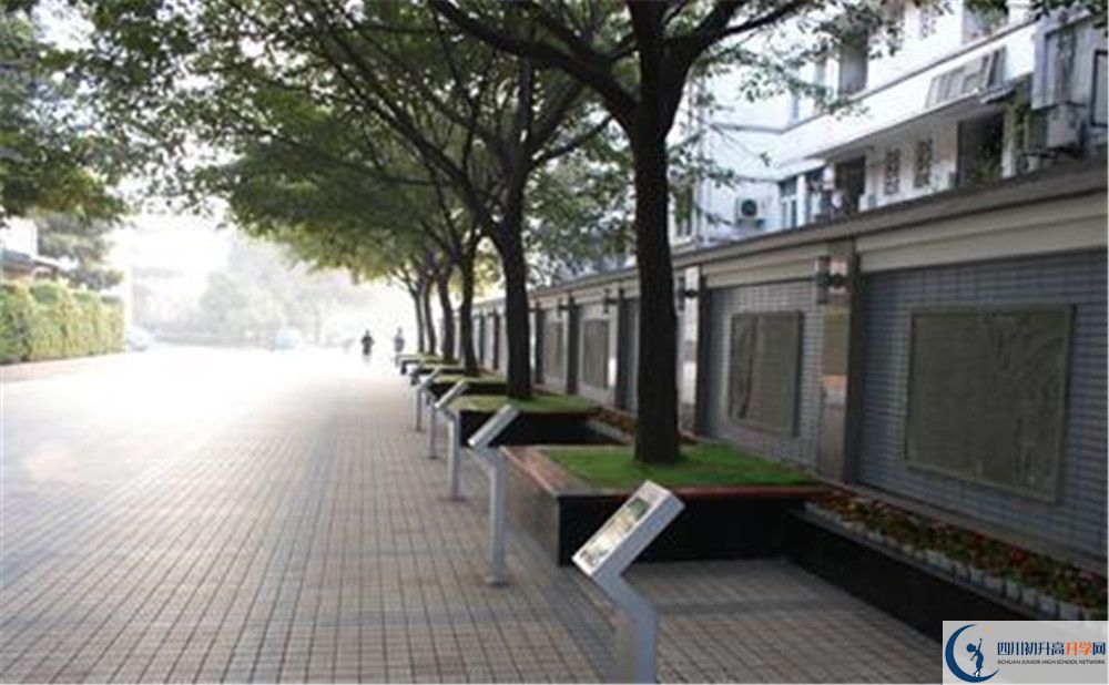 成都市田家炳中學住宿條件怎么樣？