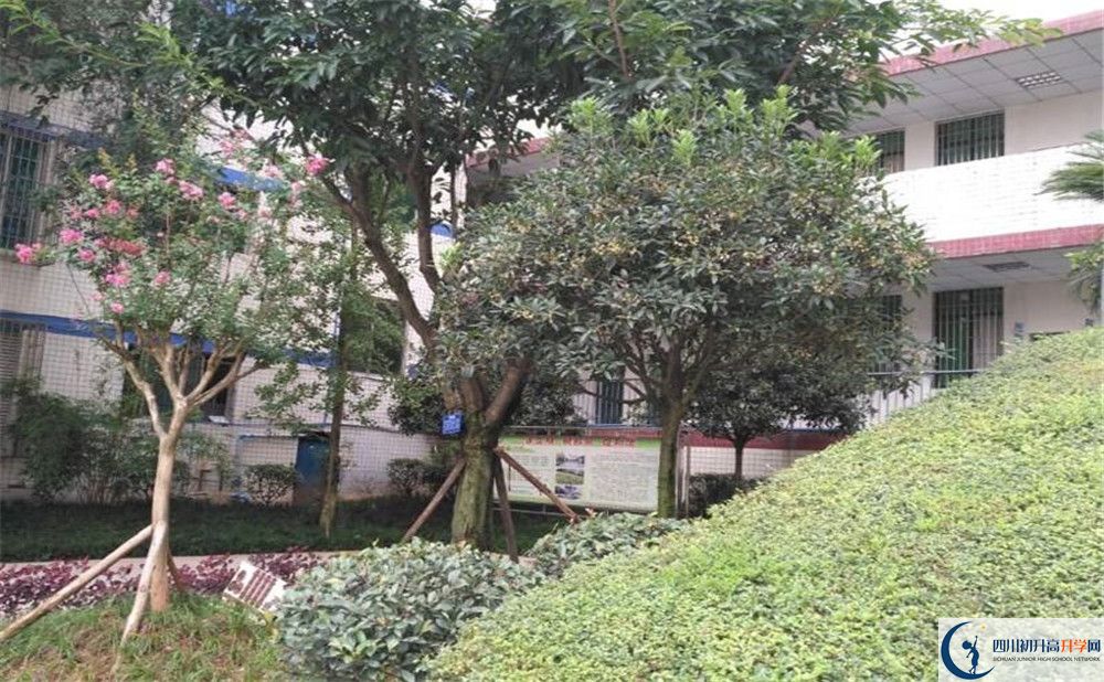 仁壽華達(dá)高中高一分班嗎？					