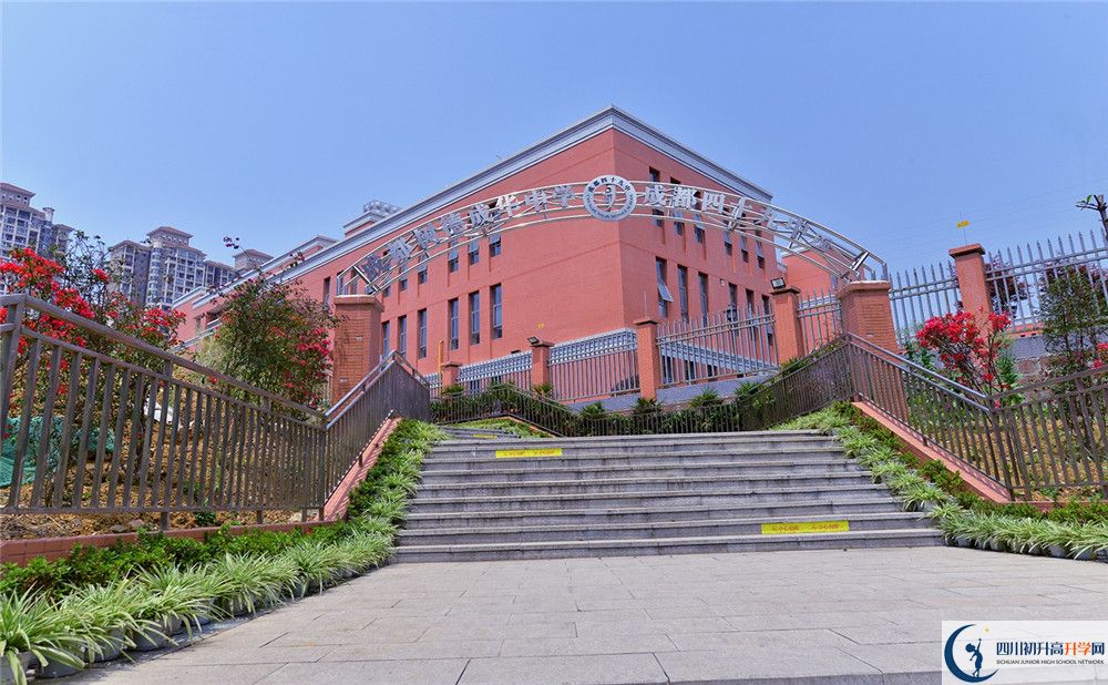 成都市第四十九中學(xué)住宿費(fèi)用是多少？