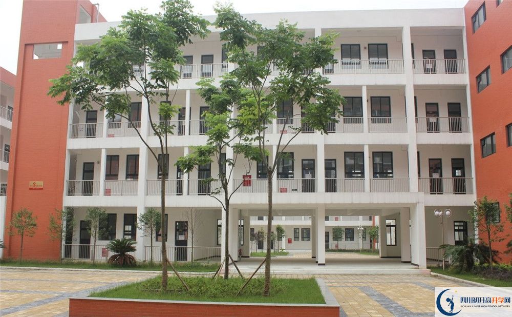 金堂中學(xué)住宿費用是多少？