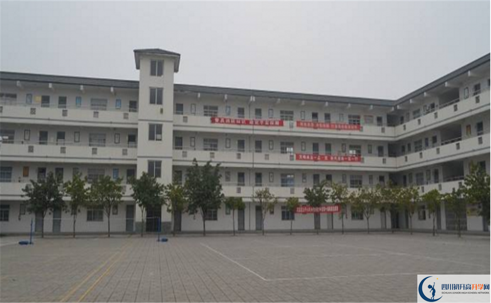 成都市太平中學(xué)的高中住宿怎么樣？
