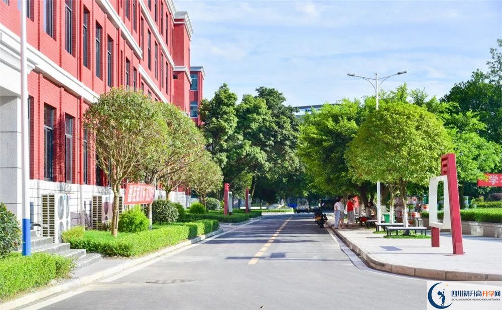 成都市龍泉中學2020高一開學時間是多久？