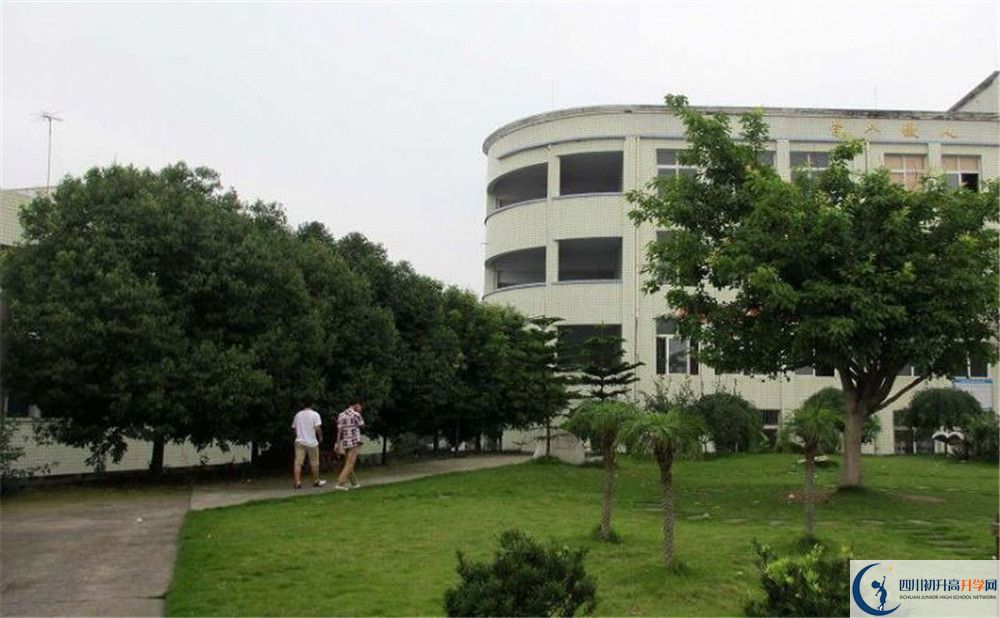 賈家中學(xué)的高中住宿怎么樣？