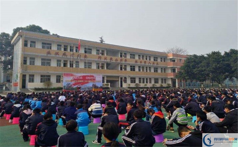 新都泰興中學(xué)是私立還是公立學(xué)校？