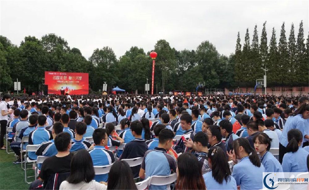 都江堰玉壘學校是私立還是公立學校？