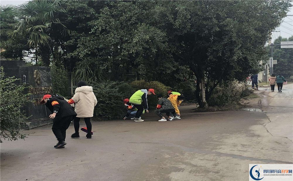 養(yǎng)馬中學(xué)位置在哪里？