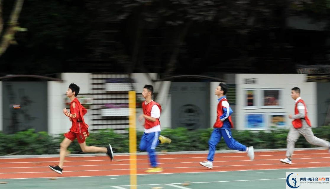 成都大學(xué)附屬中學(xué)實(shí)驗(yàn)班人數(shù)是多少？