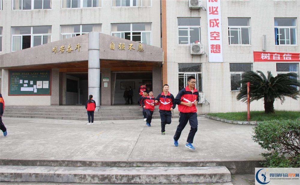 洛帶中學(xué)在全國高中排名是多少？