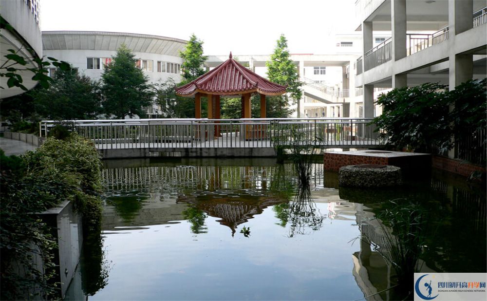 成都市龍泉中學(xué)在全國(guó)高中排名是多少？