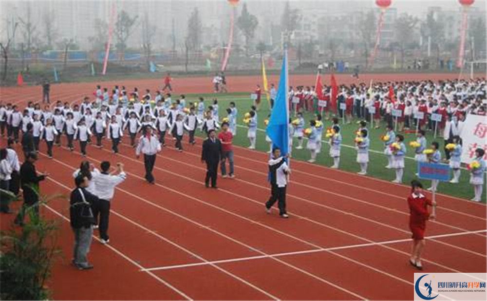 香城中學(xué)是私立收費(fèi)嗎？
