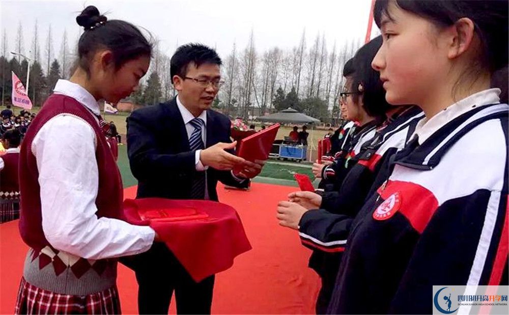 都江堰育才學校是重點中學嗎？