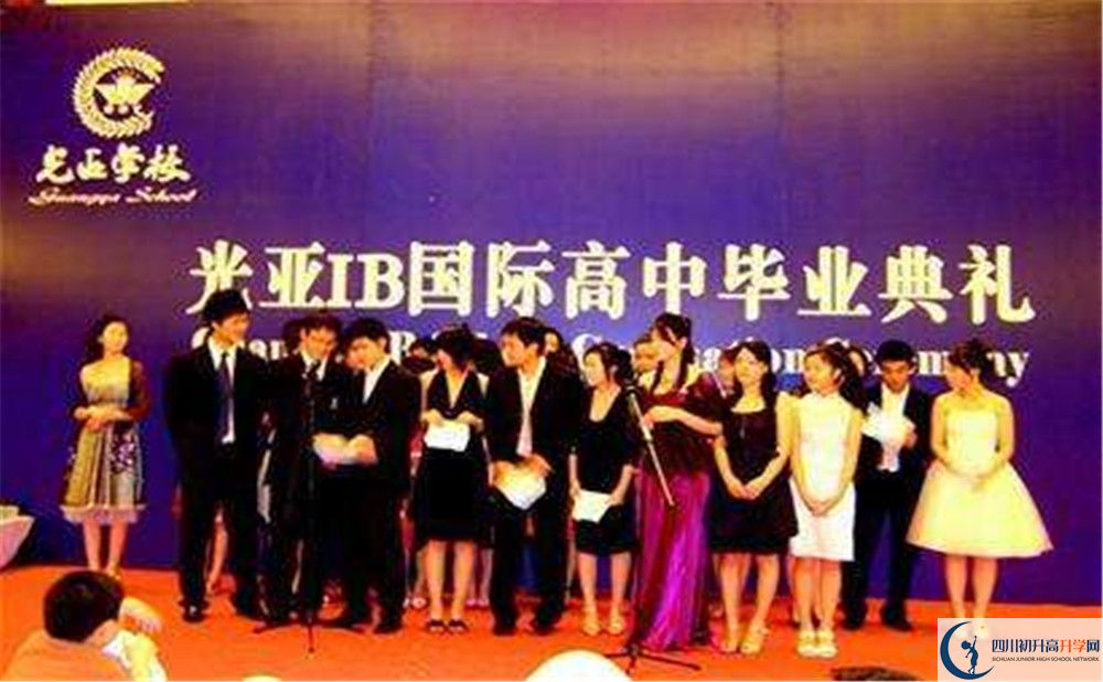 光亞學校實驗班人數(shù)是多少？