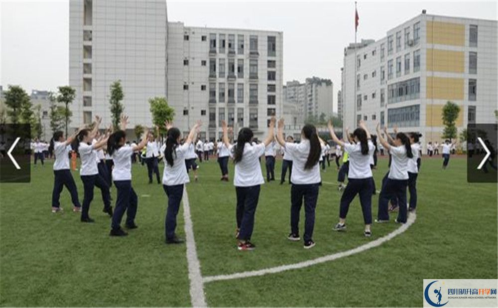 成都市第三中學(xué)在校學(xué)生總?cè)藬?shù)是多少？