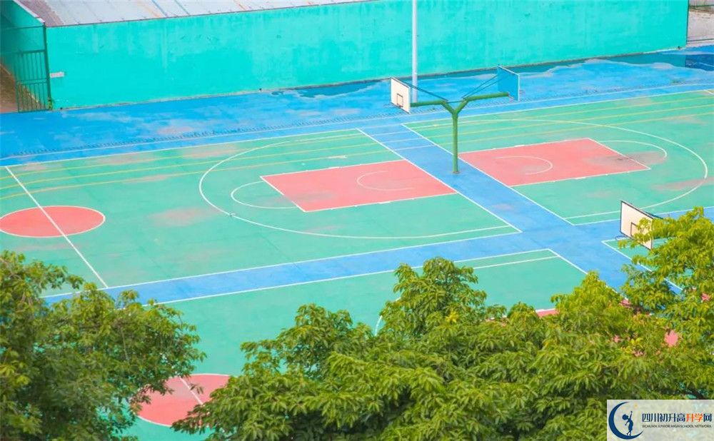 成都南開為明學校補課嗎？
