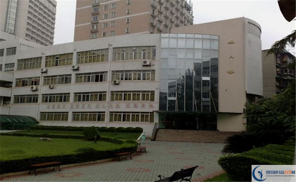 成都市鹽道街中學(xué)軍訓(xùn)多久？
