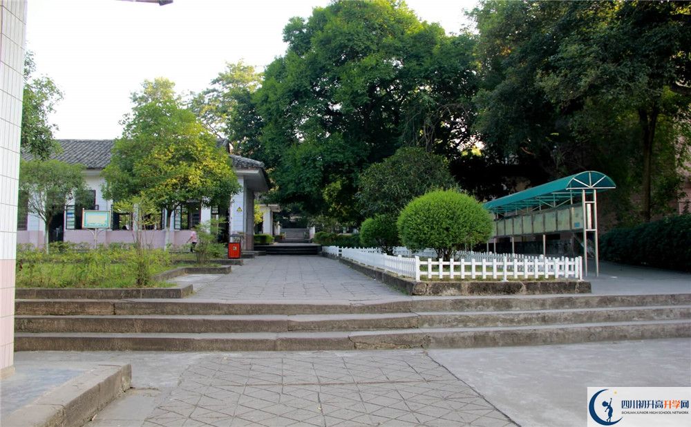 蓬安中學(xué)今年的學(xué)費怎么收取，是否有變化？